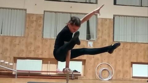 侧翻教学视频,轻松掌握安全翻滚技巧